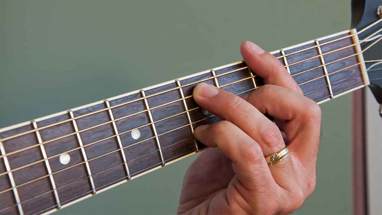 چگونه آکورد های گیتار را یاد بگیریم ؟